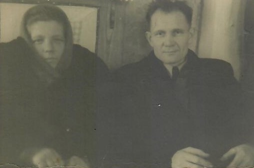 Наплавков Б.Г. с супругой Елизаветой Николаевной. Г. Нея, 1960 г. Фотограф неизвестен. © Костромской музей-заповедник.